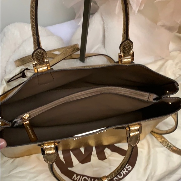 Micheal Kors purse - Picture 4 of 8